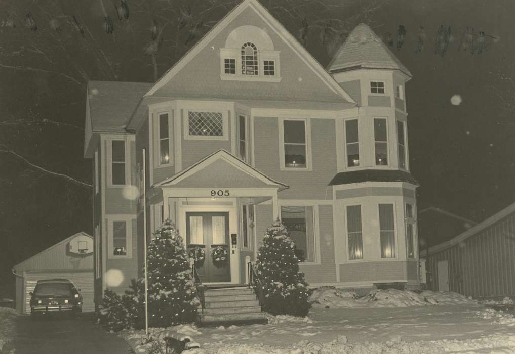 christmas lights, history of Iowa, Main Streets & Town Squares, Homes, Iowa, house, Iowa History, mainstreet, Holidays, Waverly, IA, Waverly Public Library, Winter