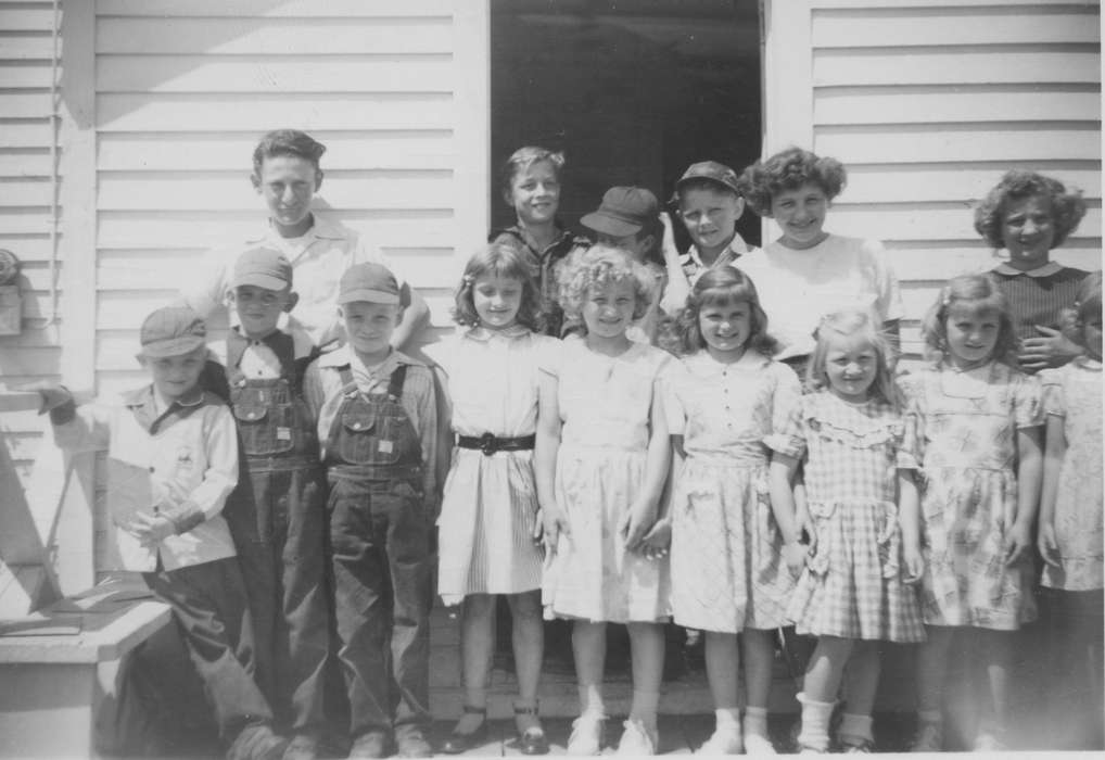 Bouck, Sharon, Schools and Education, school, Children, Buchanan County, IA, Iowa, Iowa History, Portraits - Group, history of Iowa