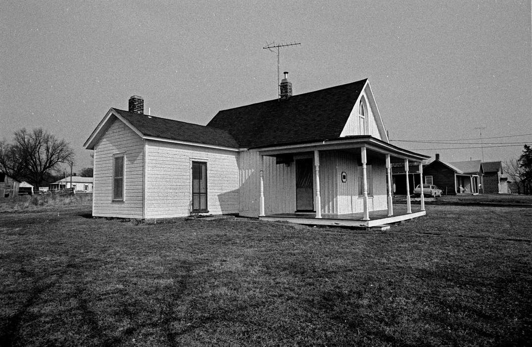 Lemberger, LeAnn, Iowa, Iowa History, house, porch, Eldon, IA, tv antenna, lawn, american gothic, history of Iowa, Farms, Homes, chimney