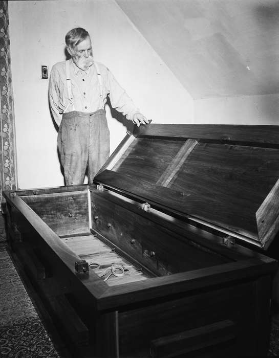 Cemeteries and Funerals, Lemberger, LeAnn, coffin, Portraits - Individual, casket, Iowa, Iowa History, beard, history of Iowa, Stockport, IA, suspenders