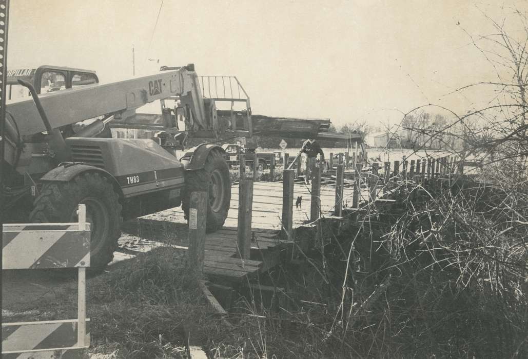 construction, wooden bridge, Iowa History, history of Iowa, Motorized Vehicles, Waverly Public Library, Cities and Towns, trees, Iowa, Labor and Occupations, construction equipment