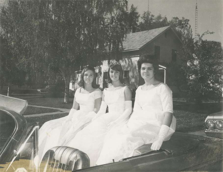 tiara, Fairs and Festivals, homecoming, crown, homecoming queen, car, Schools and Education, Coon Rapids Enterprise, Iowa History, Iowa, history of Iowa, Main Streets & Town Squares, Motorized Vehicles, Portraits - Group, Cities and Towns