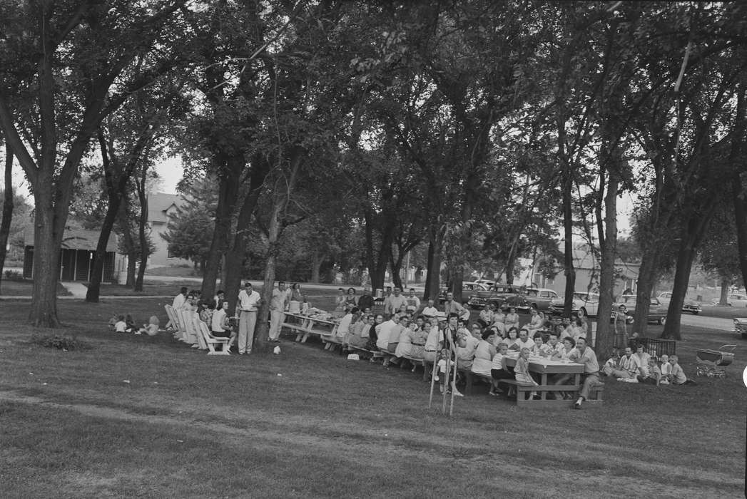 employees, IA, historic, Coon Rapids, Civic Engagement, Leisure, Iowa, United States, company picnic, Food and Meals, picnic, Photos, history, trees, ia, Coon Rapids Enterprise, Outdoor Recreation, workers, park