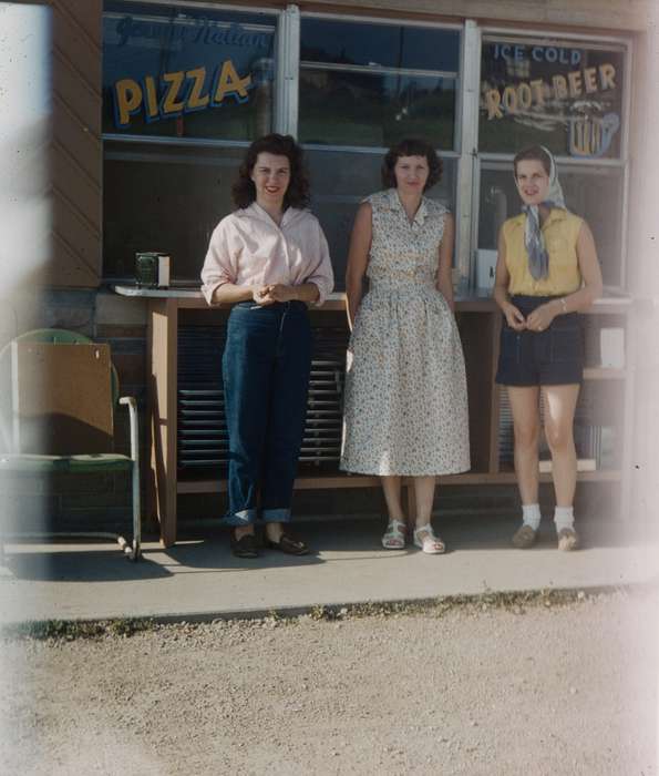 dress, history of Iowa, Iowa, Iowa History, pizza, Portraits - Group, root beer, Businesses and Factories, Campopiano Von Klimo, Melinda, Des Moines, IA