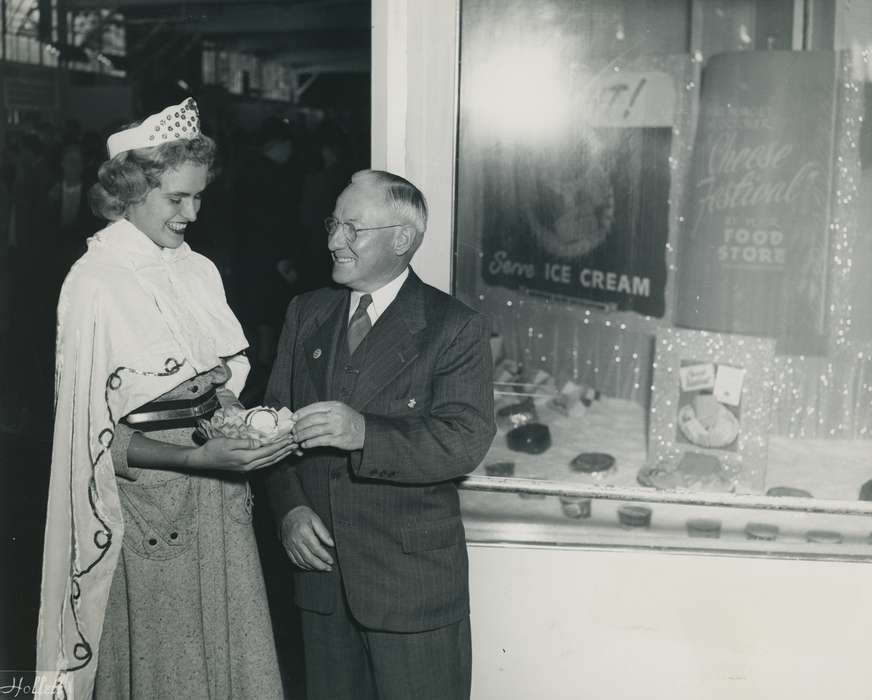 national cattle congress, cattle congress, Photos, history, ia, IA, Fairs and Festivals, Portraits - Group, Black Hawk, historic, Iowa, Waterloo, crown, Grout Museum of History and Science, United States, dairy princess
