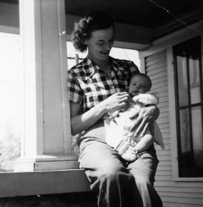 infant, Shaw, Marilyn, porch, mother, Manchester, IA, Portraits - Individual, Iowa History, Families, child, baby, Iowa, history of Iowa, Children