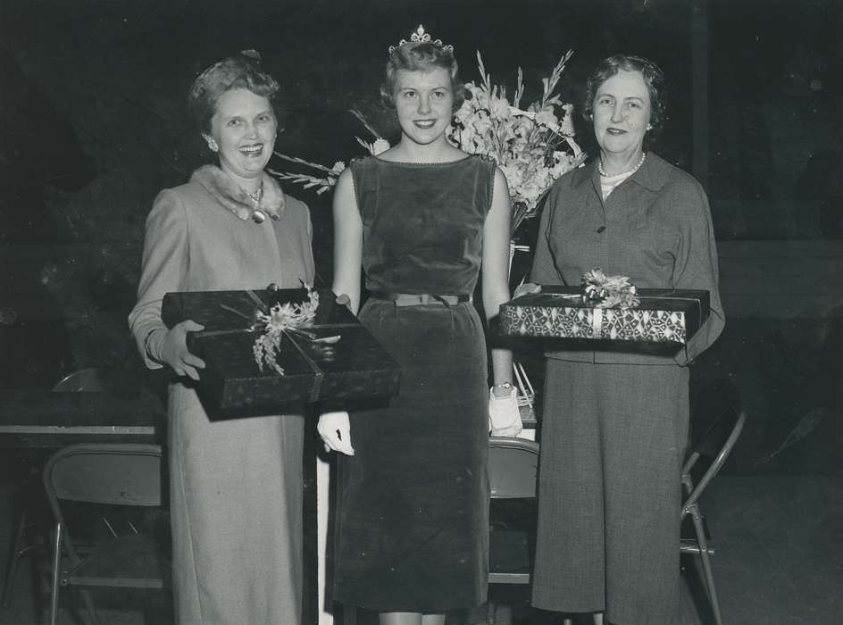 national cattle congress, cattle congress, Photos, history, ia, IA, Fairs and Festivals, Portraits - Group, Black Hawk, historic, Iowa, Waterloo, crown, Grout Museum of History and Science, United States, dairy princess