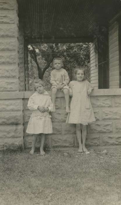 Portraits - Group, porch, Macey, IA, Iowa History, Mortenson, Jill, history of Iowa, Iowa, Children, Farms