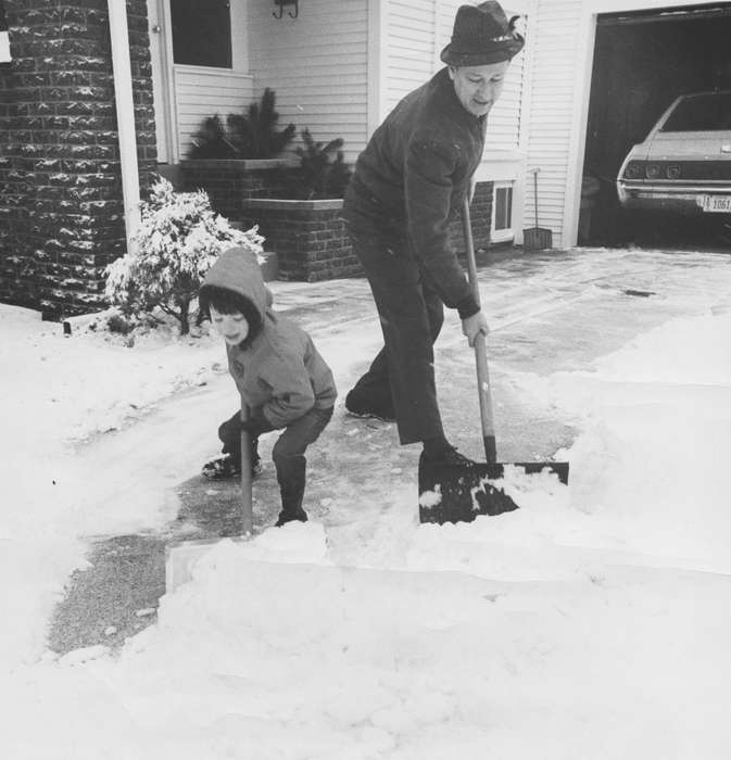 shoveling, Douglas, Kathryn, Iowa, Iowa History, snow, history of Iowa, Homes, Motorized Vehicles, shovel, car, IA, Winter