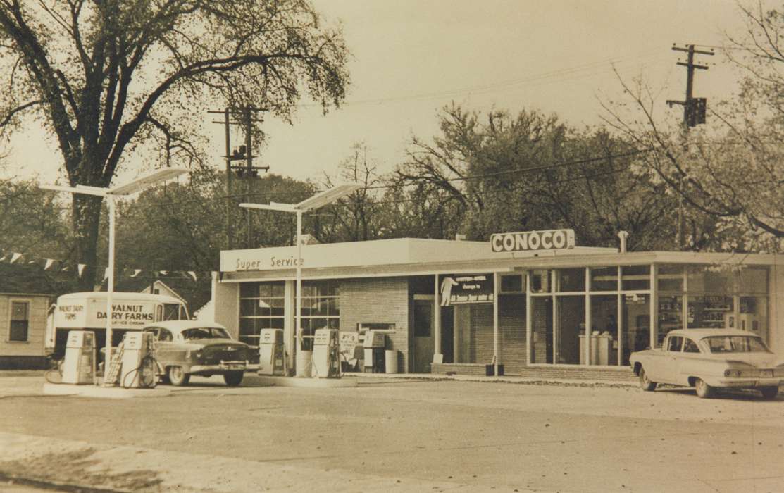 gas station, Iowa, Waverly Public Library, Motorized Vehicles, correct date needed, Iowa History, history of Iowa, Businesses and Factories, Cities and Towns