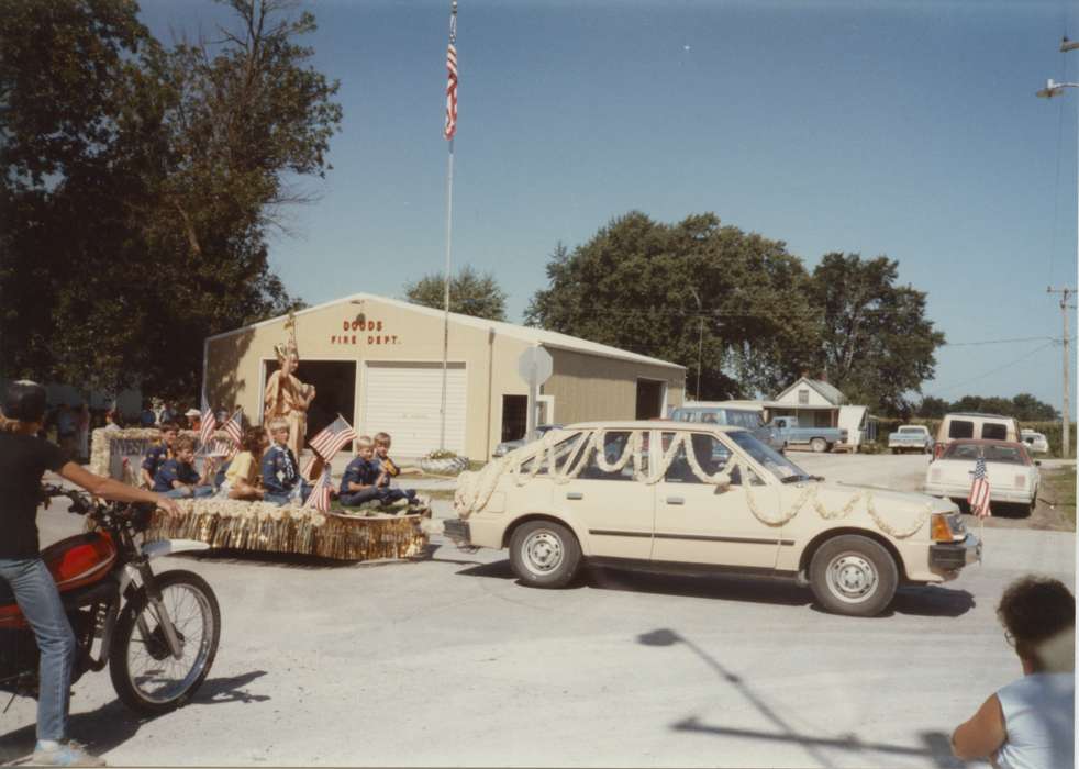 Motorized Vehicles, car, parade, Fairs and Festivals, Iowa History, Douds, IA, Cities and Towns, Iowa, Love, Susan, float, history of Iowa