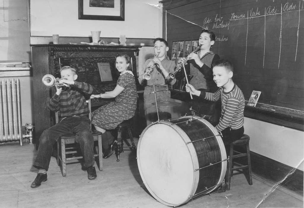 Children, Fort Dodge, IA, classroom, Iowa History, Schools and Education, Entertainment, drum, piano, Iowa, Potter, Ann, chalkboard, clarinet, band, history of Iowa, trumpet