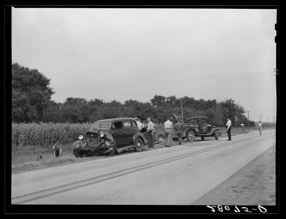traffic accident, historic, paved road, tow truck, history, Wrecks, ia, country road, Library of Congress, police officer, Iowa, Motorized Vehicles, Iowa Falls, highway, United States, Hardin, Photos, IA