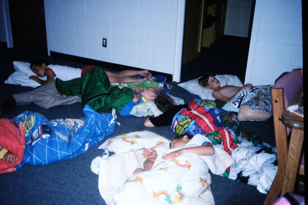 ia, sleeping bags, second grade missouri trip, Schools and Education, Iowa, history, Photos, Coon Rapids Enterprise, Children, missouri trip, historic, United States, MO, school trip