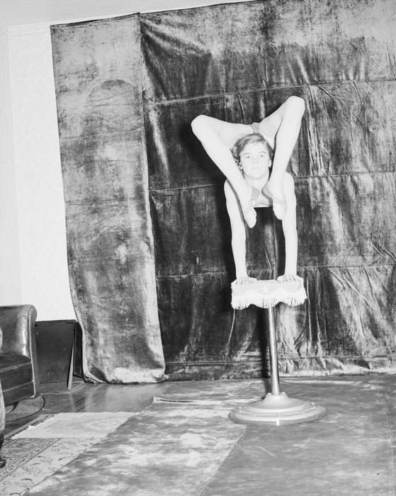 contortionist, Lemberger, LeAnn, Ottumwa, IA, gymnastics, Portraits - Individual, Iowa, Iowa History, Entertainment, history of Iowa
