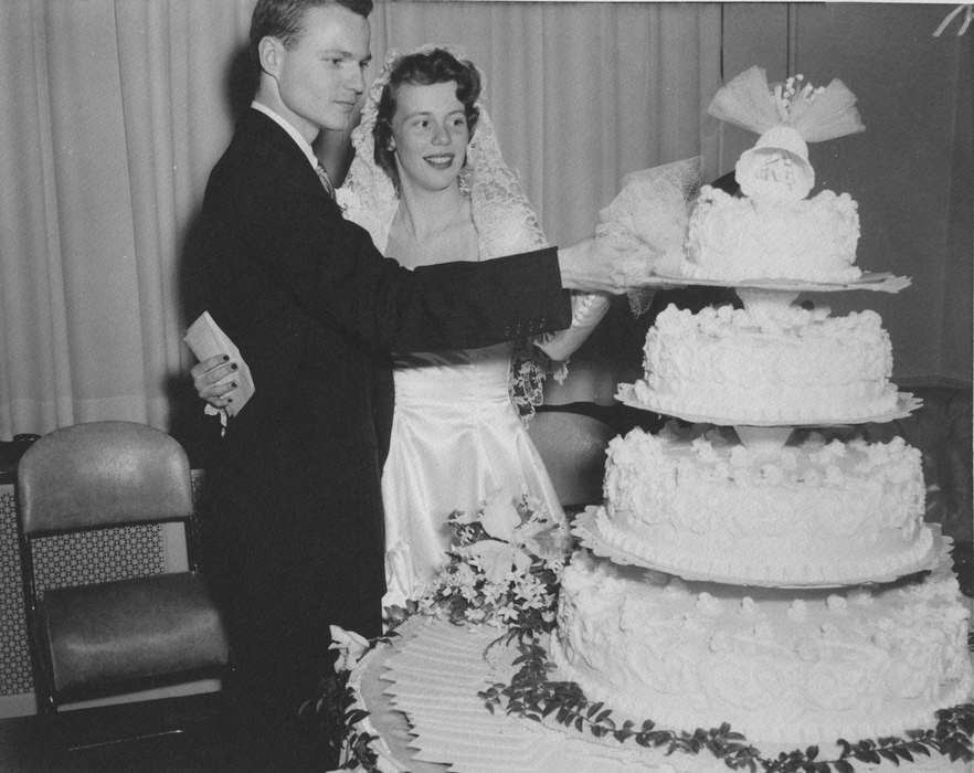 wedding cake, Iowa History, history of Iowa, Omaha, NE, Potter, Ann, Portraits - Group, Weddings, cake, bride, groom, Food and Meals, Iowa