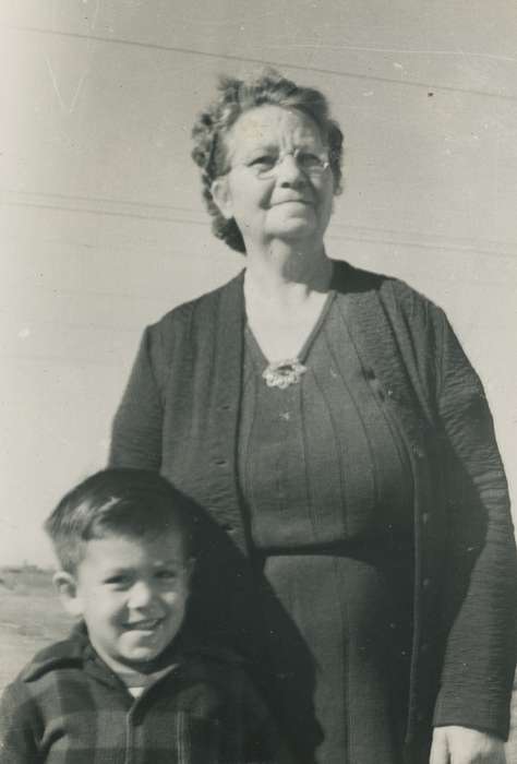 old woman, Spilman, Jessie Cudworth, USA, boy, Iowa, grandmother, Children, Families, Iowa History, Portraits - Group, grandma, history of Iowa