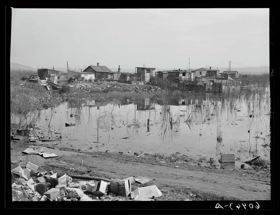 Homes, Cities and Towns, Lakes, Rivers, and Streams, Library of Congress, dump, Iowa, historic, Photos, IA, United States, ia, Dubuque, shacks, poverty, history, dubuque, iowa, riverbank