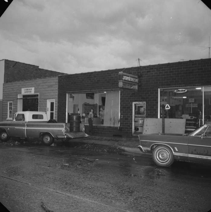 car, Businesses and Factories, Iowa, IA, United States, Photos, historic, Motorized Vehicles, Coon Rapids, history, ia, Coon Rapids Enterprise, storefront