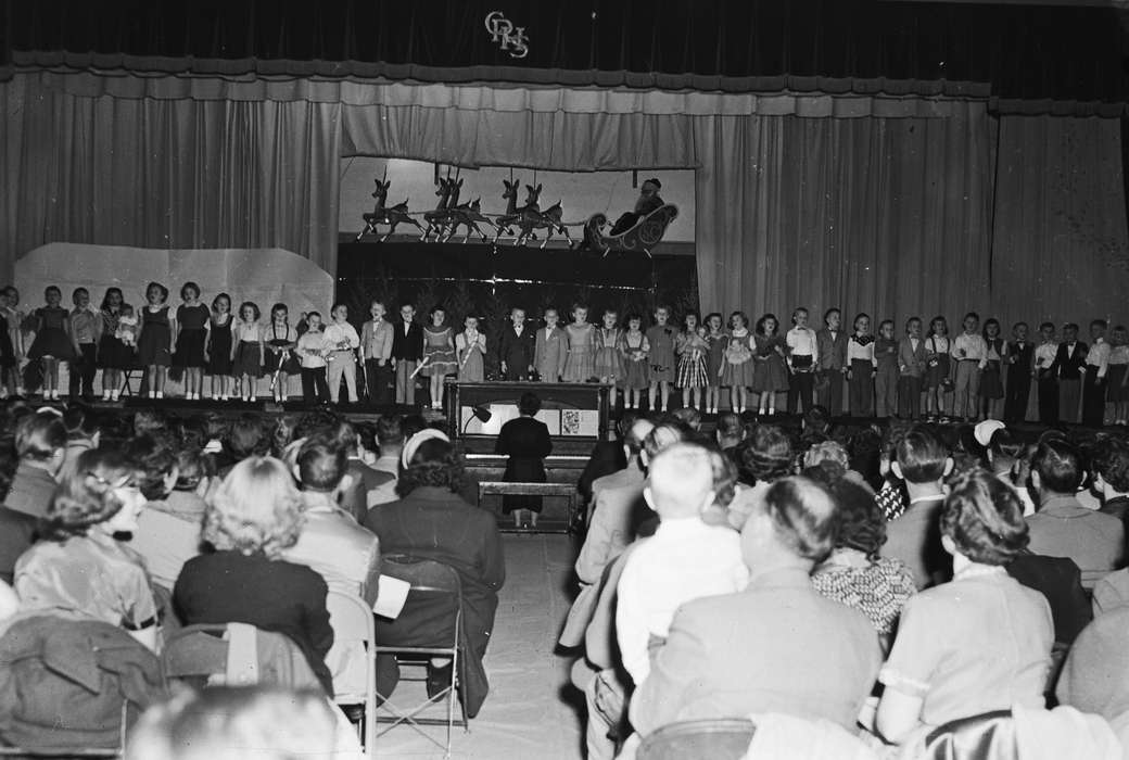 Portraits - Group, Schools and Education, curtains, Families, santa claus, Holidays, history, Photos, stage, Children, Iowa, IA, formal attire, piano, United States, ia, Entertainment, parents, large group picture, Coon Rapids Enterprise, historic, performance, Coon Rapids, sleigh