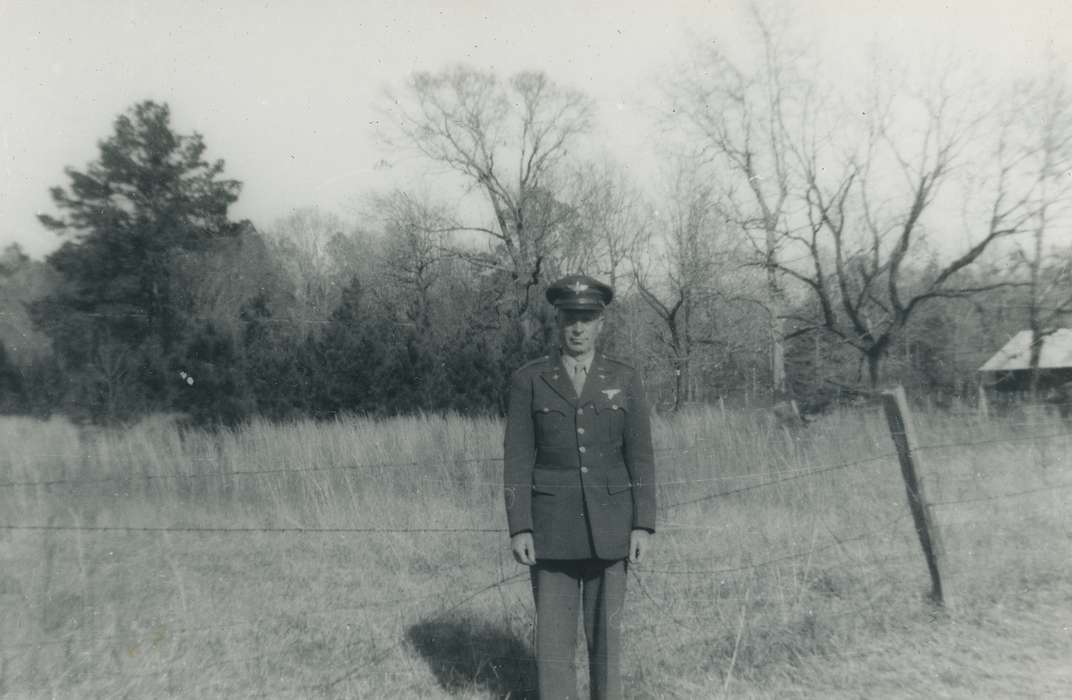 Portraits - Individual, military, USA, Iowa, Military and Veterans, Spilman, Jessie Cudworth, Iowa History, history of Iowa, fence, uniform