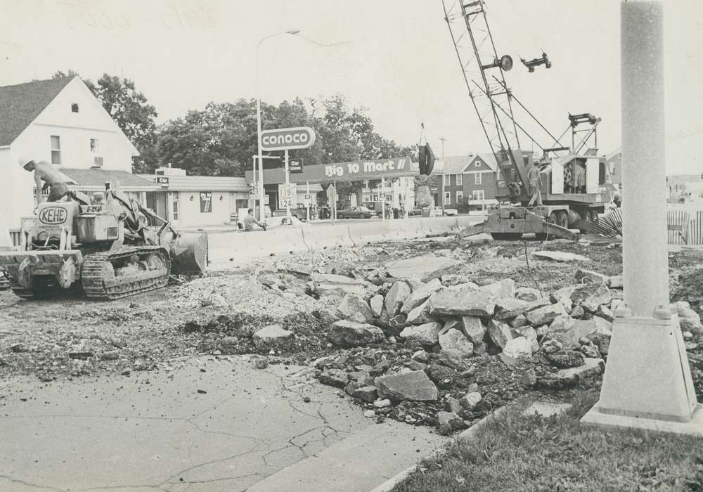 Waverly, IA, Iowa, Waverly Public Library, construction, Main Streets & Town Squares, Iowa History, history of Iowa, demolition, Cities and Towns, Labor and Occupations, heavy machinery