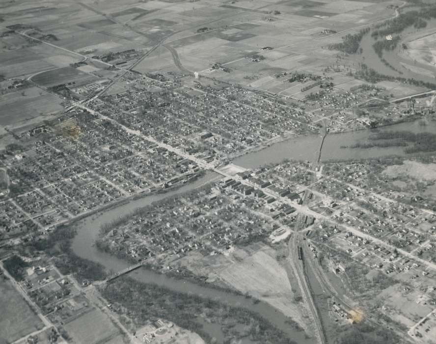 aerial shot, Waverly Public Library, Cities and Towns, cedar river, Iowa History, Aerial Shots, history of Iowa, Waverly, IA, Main Streets & Town Squares, Lakes, Rivers, and Streams, Iowa, town