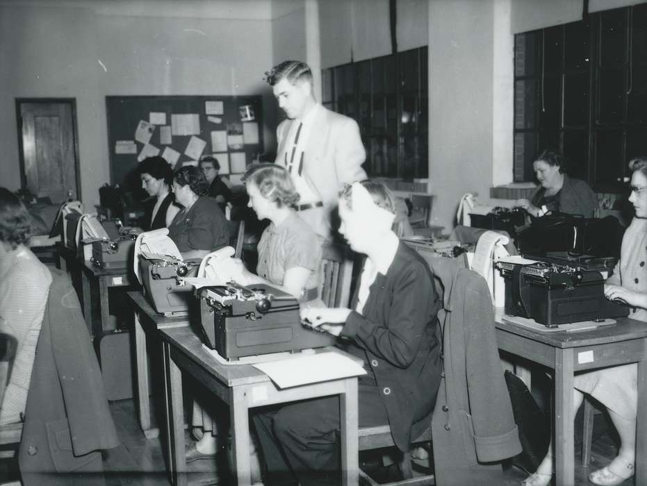 classroom, Schools and Education, women, men, Iowa History, Waverly Public Library, class, Iowa, typewriter, history of Iowa