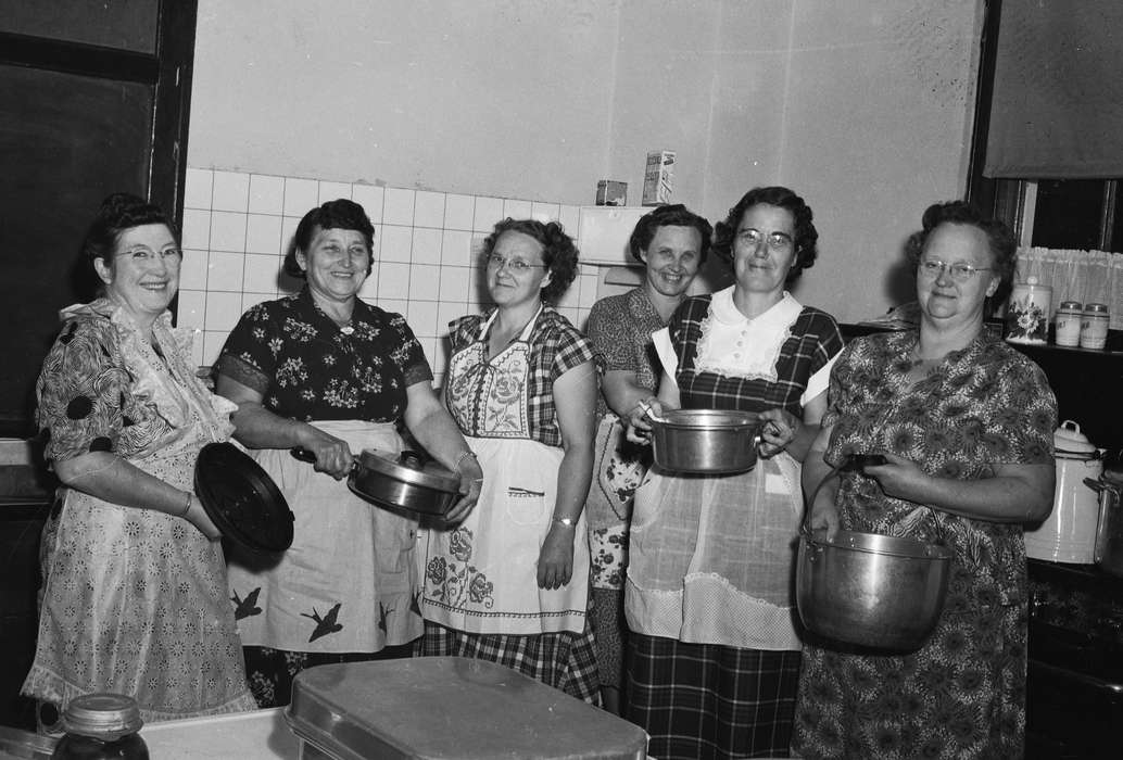 Portraits - Group, Food and Meals, cooking, history, Photos, smiles, apron, women at work, IA, Iowa, dresses, pans, United States, ia, Leisure, Coon Rapids Enterprise, historic, salt and pepper, Coon Rapids