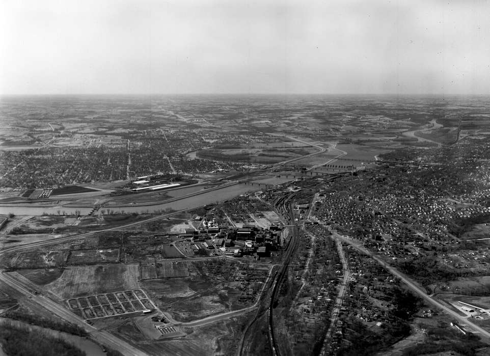 Lemberger, LeAnn, Ottumwa, IA, train track, Cities and Towns, Iowa, Iowa History, Aerial Shots, history of Iowa, river