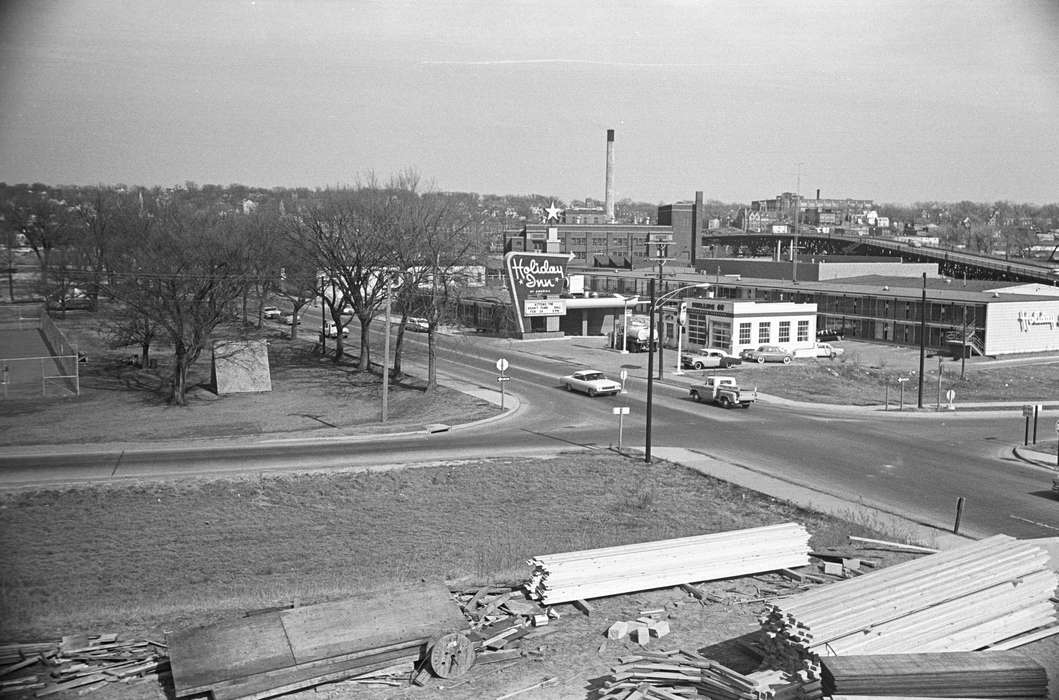 construction, Cities and Towns, Lemberger, LeAnn, Iowa History, hotel, history of Iowa, Ottumwa, IA, Leisure, Motorized Vehicles, Main Streets & Town Squares, holiday inn, car, Iowa, wood