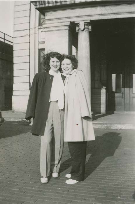 USA, Iowa History, history of Iowa, pillar, Leisure, Businesses and Factories, curly hair, Portraits - Group, Wilson, Dorothy, brick road, coat, trousers, Iowa