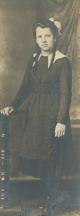 young woman, dress, Iowa, Portraits - Individual, girl, Neymeyer, Robert, history of Iowa, portrait, Iowa History