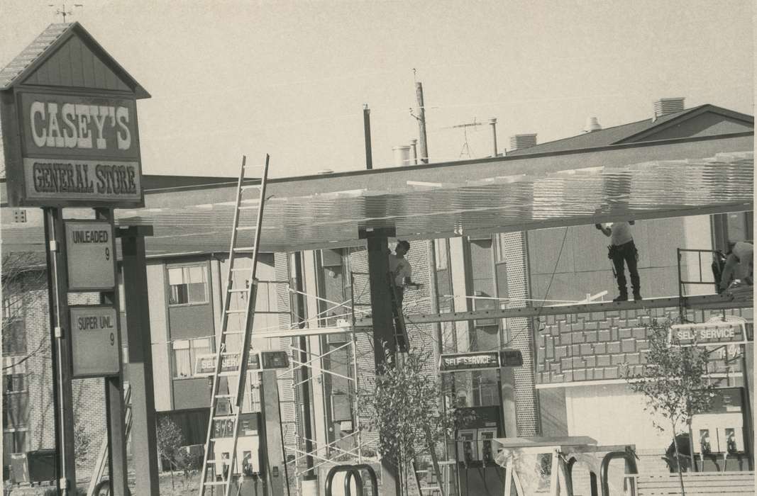construction, Waverly Public Library, Cities and Towns, Iowa History, construction crew, working men, history of Iowa, Waverly, IA, Businesses and Factories, gas station, Labor and Occupations, Iowa