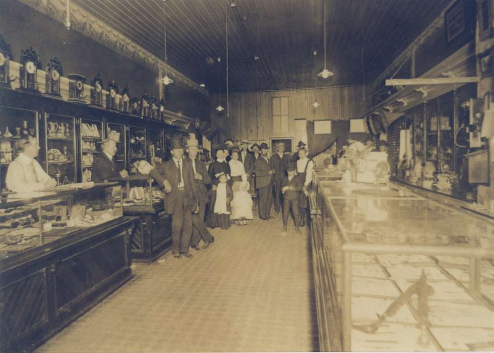 Businesses and Factories, store, history of Iowa, Waverly, IA, Portraits - Group, Iowa, Waverly Public Library, Iowa History, Children