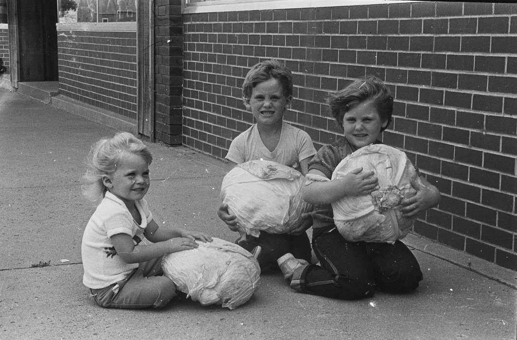 Coon Rapids Enterprise, Coon Rapids, sibling, Iowa, Portraits - Group, historic, United States, Children, ia, history, Photos, IA, cabbage