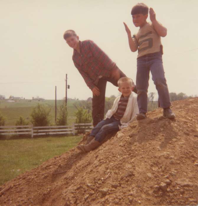 dirt, brother, Children, Iowa, Leisure, silly, George, Kelly, Iowa History, history of Iowa, Des Moines, IA