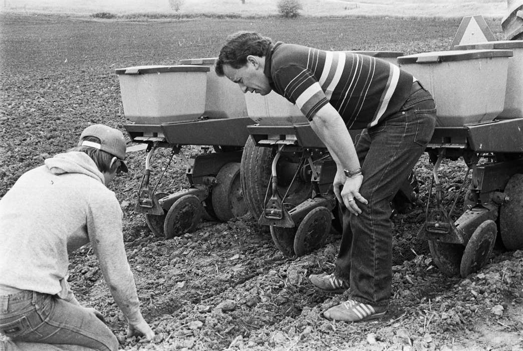 Farms, crops, Coon Rapids Enterprise, Coon Rapids, Iowa, historic, United States, ia, Labor and Occupations, field, Farming Equipment, history, Photos, IA