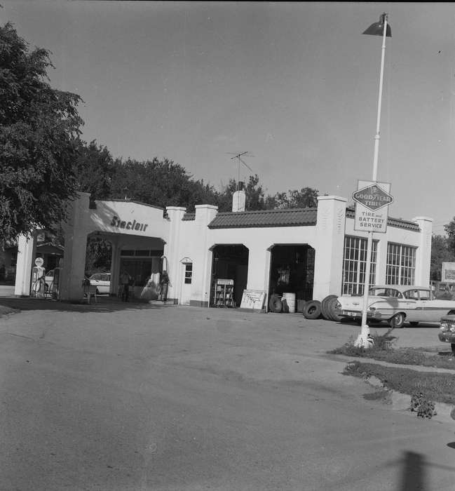 Businesses and Factories, car, Iowa, IA, United States, sinclair, Photos, historic, Motorized Vehicles, Coon Rapids, history, gas station, ia, Coon Rapids Enterprise, tires