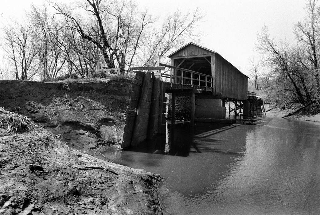 Delta, IA, Landscapes, covered bridge, bridge, river, Iowa History, Lakes, Rivers, and Streams, mud, Iowa, history of Iowa, Lemberger, LeAnn