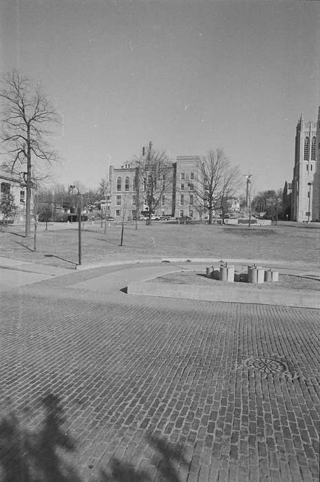 Cities and Towns, park, Lemberger, LeAnn, Iowa History, Iowa, brick road, history of Iowa, Ottumwa, IA, Main Streets & Town Squares, roundabout