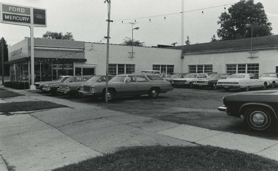 cars, Iowa, Businesses and Factories, car dealership, history of Iowa, Waverly Public Library, Iowa History, Cities and Towns, Motorized Vehicles, Main Streets & Town Squares, sidewalk