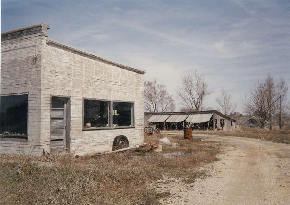 prairie, Waverly Public Library, Landscapes, Iowa, Iowa History, Farms, Waverly, IA, old building, history of Iowa, tire
