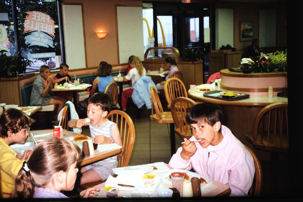 ia, second grade missouri trip, Iowa, history, field trip, restaurant, Photos, Coon Rapids Enterprise, Portraits - Group, Children, missouri trip, historic, United States, MO, school trip