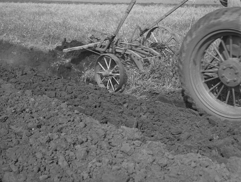 soil, plow, history of Iowa, Farming Equipment, Library of Congress, plowing, Iowa, Labor and Occupations, cultivation, Landscapes, tractor, Iowa History, wheel