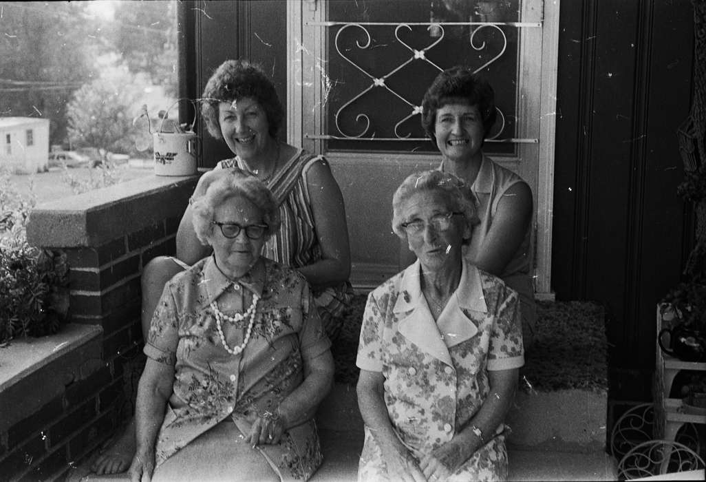 Coon Rapids Enterprise, Coon Rapids, grandmother, Iowa, Portraits - Group, historic, United States, ia, history, Photos, IA