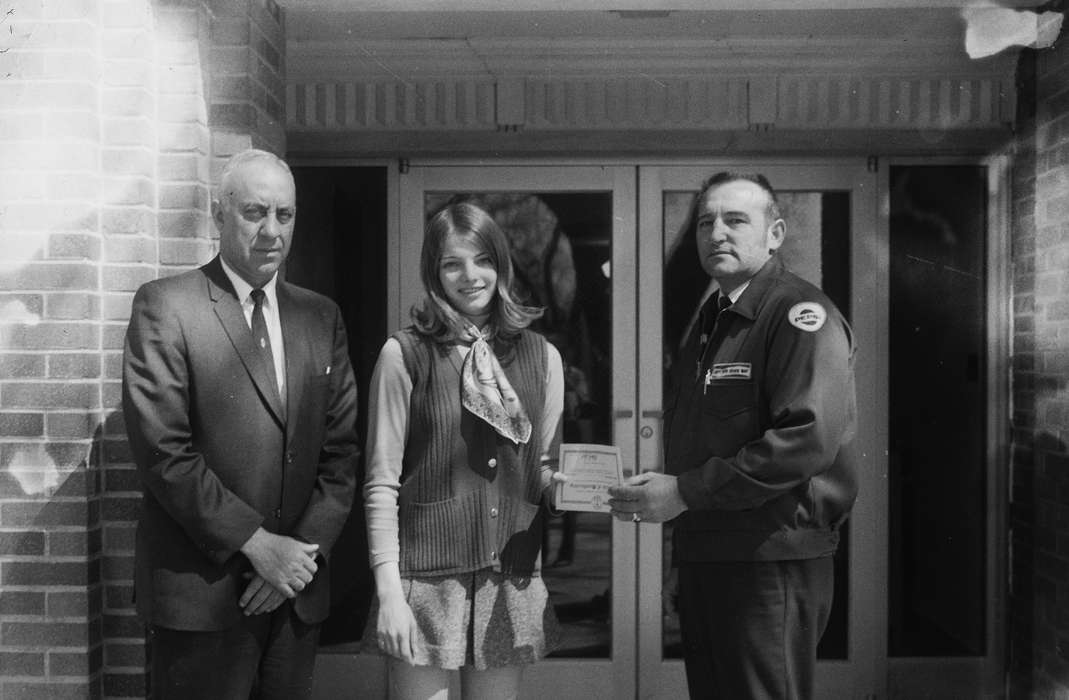 ia, pepsi, certificate, Iowa, brick building, history, IA, Coon Rapids, Photos, scarf, Coon Rapids Enterprise, Portraits - Group, historic, United States