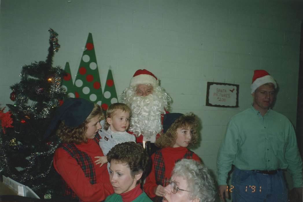 East, Lindsey, Children, christmas decorations, baby, christmas, Reinbeck, IA, Iowa History, history of Iowa, Holidays, christmas tree, Iowa, santa, Portraits - Individual