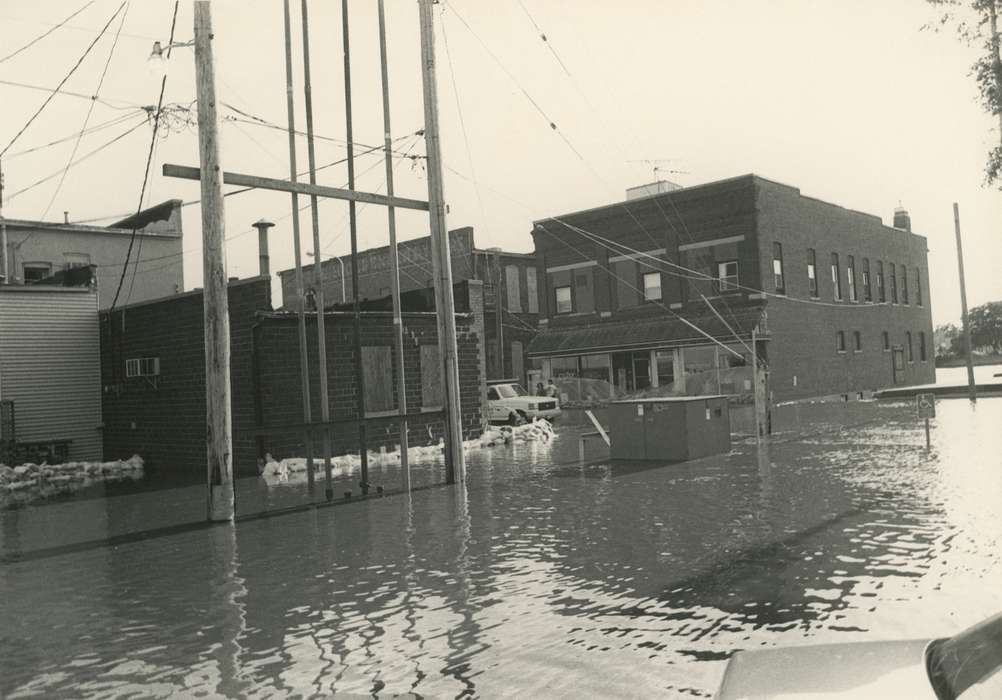 Waverly Public Library, sandbag, Floods, history of Iowa, Cities and Towns, Iowa, Iowa History, Waverly, IA, Motorized Vehicles, Businesses and Factories, power lines