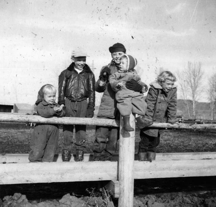 Ely, IA, fence, Karns, Mike, Iowa, Children, Iowa History, Families, Farms, laughter, Portraits - Group, history of Iowa